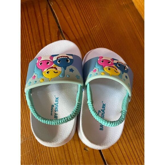 Nickelodeon Pinkfong Baby Shark Infant Slides - Picture 3 of 4